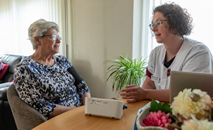 Bravis-patiënt krijgt immuno-injecties thuis dankzij samenwerking met Bloezem